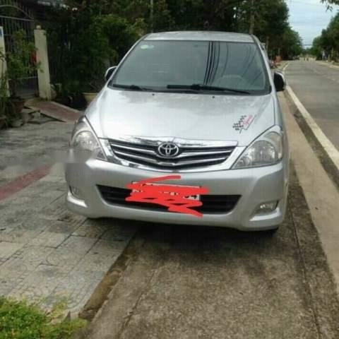 Cần bán lại xe Toyota Innova sản xuất năm 2009, màu bạc