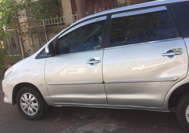 Bán ô tô Toyota Innova năm sản xuất 2011, màu bạc, giá chỉ 400 triệu