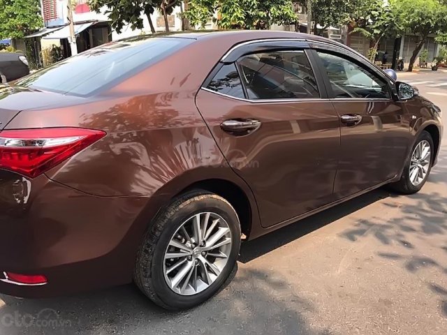 Bán xe Toyota Corolla altis năm sản xuất 2015, màu nâu0