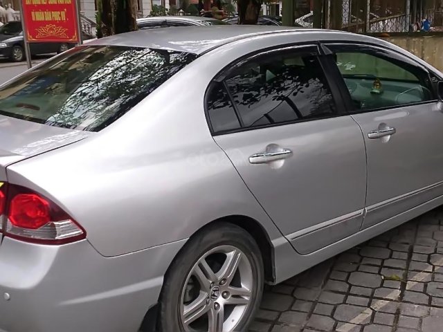 Cần bán Honda Civic sản xuất 2011, màu bạc 