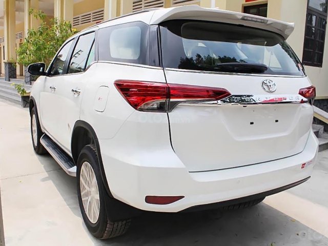 Cần bán Toyota Fortuner 2.7V 4x2 AT năm 2019, màu trắng, xe nhập