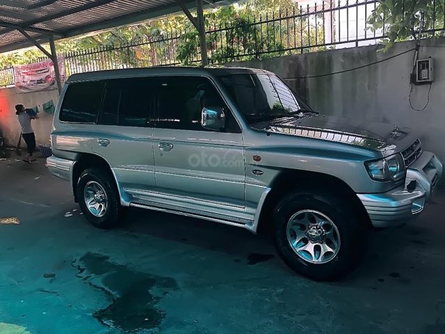 Cần bán xe Mitsubishi Pajero 2005, màu bạc