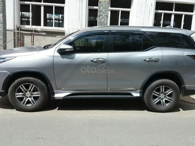 Bán Toyota Fortuner sản xuất năm 2017, màu bạc, nhập khẩu nguyên chiếc ít sử dụng