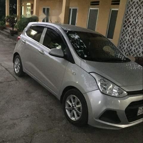 Cần bán lại xe Hyundai Grand i10 đời 2014, màu bạc, nhập khẩu xe gia đình