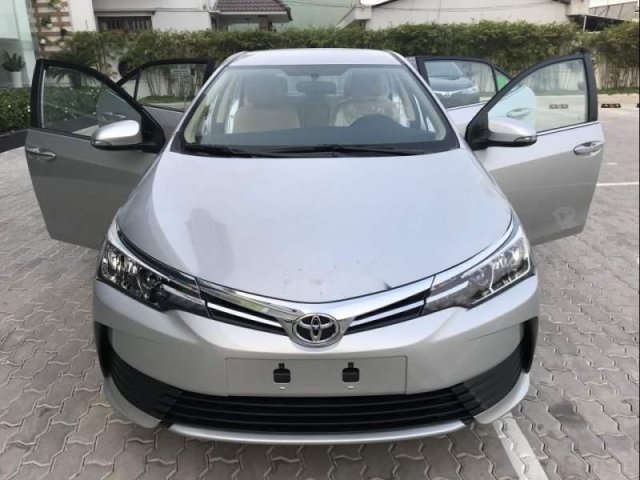 Bán Toyota Corolla Altis đời 2019, màu bạc0