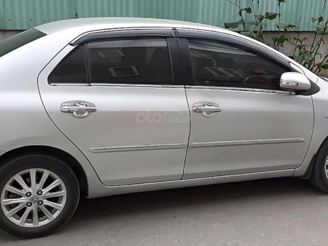 Cần bán gấp Toyota Vios đời 2010, màu bạc, số tự động, giá 382tr