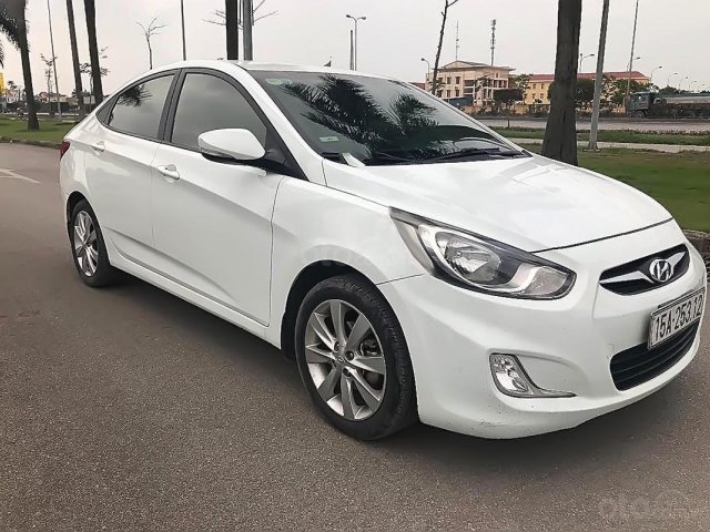 Cần bán Hyundai Accent đời 2012, màu trắng, xe nhập