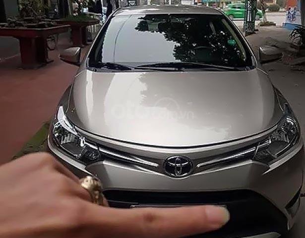 Bán Toyota Vios 2017, màu bạc số sàn