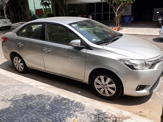 Cần bán xe Toyota Vios 1.5E năm 2014, màu bạc xe gia đình, giá 410tr0