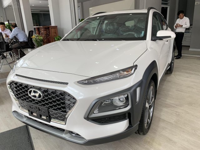 Hyundai Kona 1.6 Turbo đời 2019, màu trắng, giá tốt LH: 0931.415.504