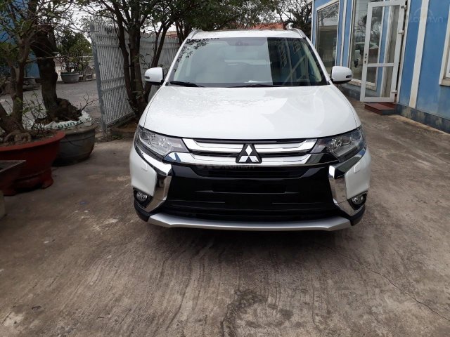 Bán xe Mitsubishi Outlander 2019 tại Quảng Bình. Trả góp đến 80%, xe có sẵn giao ngay. LH: 0911.82.15130