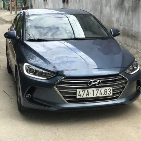 Bán xe Hyundai Elantra 2016, màu xanh lam 