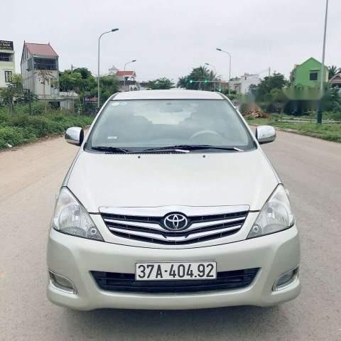 Gia đình bán Toyota Innova MT năm sản xuất 2006, màu bạc