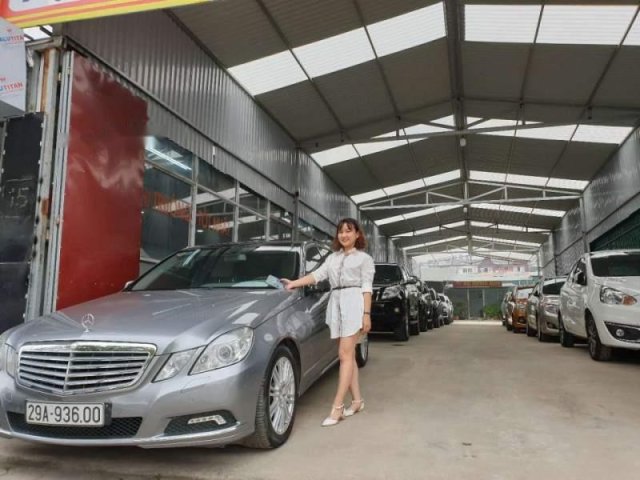 Bán Mercedes E300 Elegance đời 2010, màu bạc giá cạnh tranh