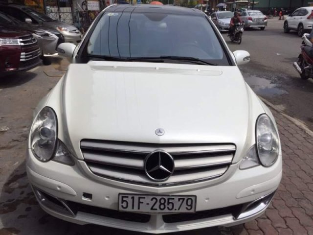 Bán Mercedes R350 năm sản xuất 2005, màu trắng, nhập khẩu0