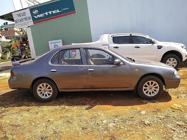 Bán xe Nissan Bluebird sx 1993, số tay, máy xăng