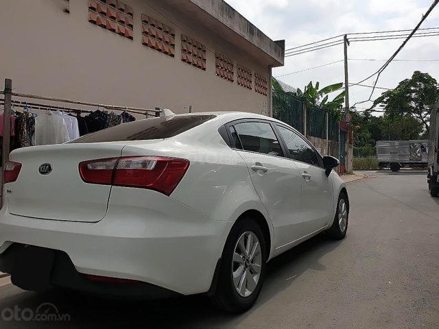 Gia đình bán Kia Rio sản xuất 2016, màu trắng, xe nhập