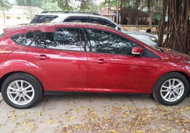 Bán gấp Ford Focus năm 2017, màu đỏ số tự động, giá chỉ 563 triệu