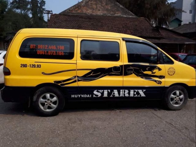 Xe Hyundai Grand Starex MT sản xuất năm 2004, màu vàng0