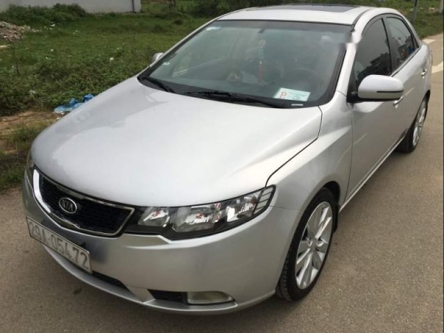 Cần bán xe Kia Forte 1.6AT năm sản xuất 2010, màu bạc