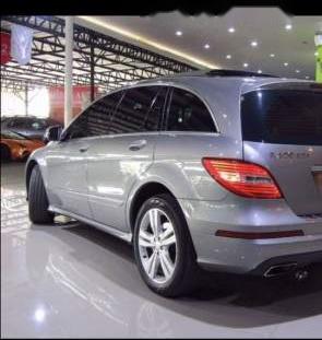 Bán Mercedes R300 đời 2012, màu bạc xe gia đình