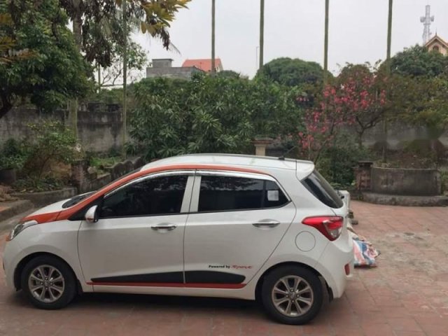 Bán Hyundai Grand i10 1.2AT đời 2016, màu trắng xe gia đình, giá 390tr