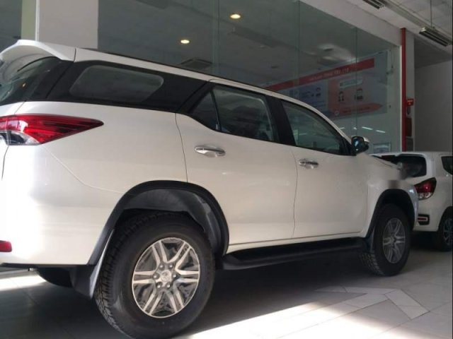 Cần bán gấp Toyota Fortuner đời 2018, màu trắng   0