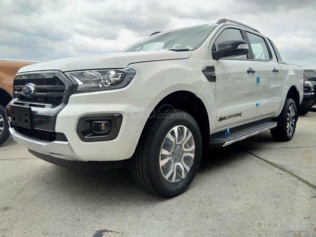 Xe Ford Ranger Wildtrak màu trắng, hàng có sẵn tại Ford Vinh Nghệ An. Liên hệ để có giá tốt hơn