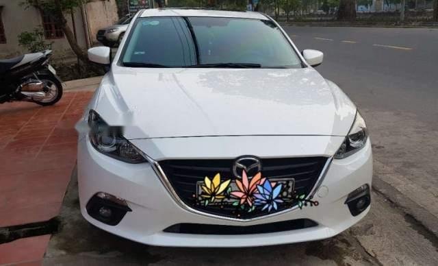 Cần bán xe Mazda 3 năm sản xuất 2015, màu trắng số tự động0