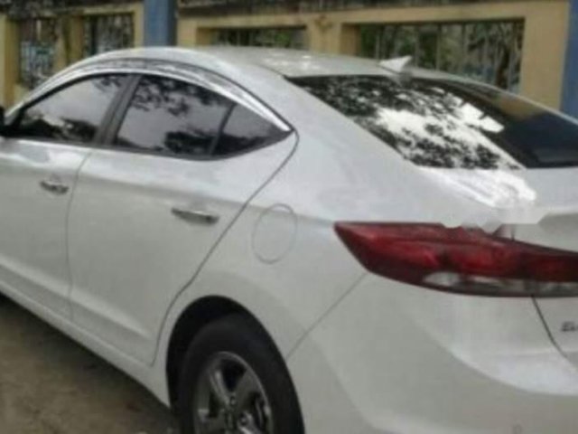 Bán Hyundai Elantra đời 2010, màu trắng chính chủ, giá chỉ 495 triệu