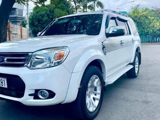 Bán gấp Ford Everest MT đời 2014, màu trắng, xe gia đình