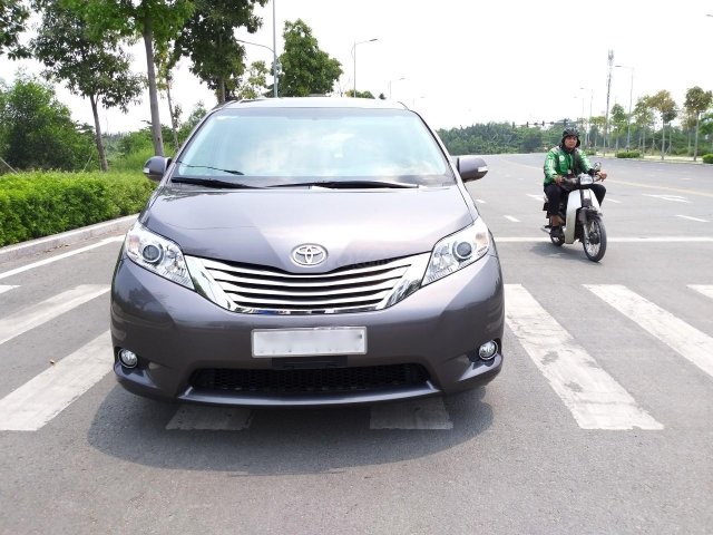 Toyota Sienna hàng Limited model 2014, màu xám, nhập khẩu, cực mới, 2tỷ 490tr