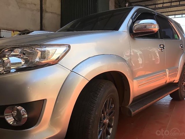 Cần bán Toyota Fortuner năm sản xuất 2015, màu bạc, 820tr