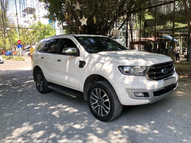 Bán Ford Everest 2.0L Biturbo đi lướt 2018, hỗ trợ trả góp ngân hàng