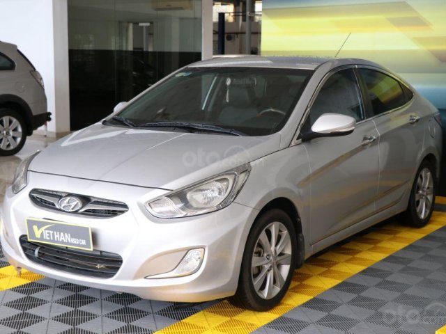 Cần bán Hyundai Accent 1.4AT sản xuất năm 2012, màu bạc, nhập khẩu0