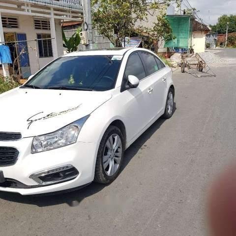 Bán gấp Chevrolet Cruze AT năm sản xuất 2015, màu trắng, giá chỉ 430 triệu0