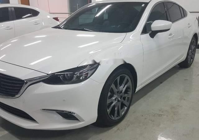 Bán Mazda 6 2.0 Premium năm 2019, màu trắng, 899tr