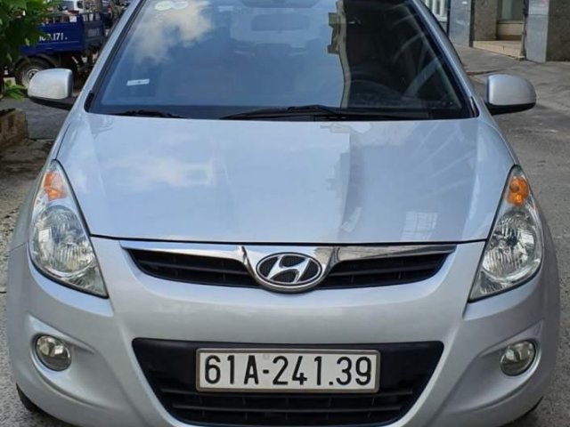 Cần bán gấp Hyundai i20 đời 2011, màu bạc, nhập khẩu còn mới, 319 triệu