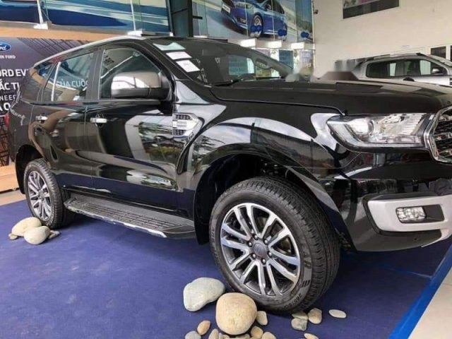 Bán xe Ford Everest sản xuất 2019, màu đen, xe nhập0