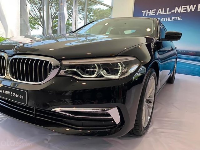 Bán xe BMW 5 Series 530i Luxury năm 2019, màu đen, xe nhập