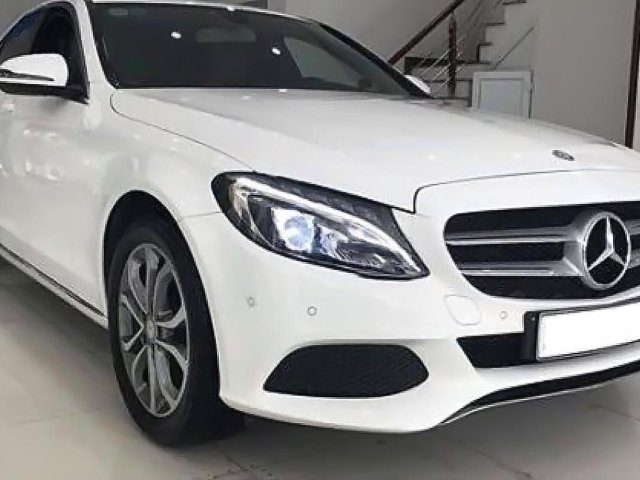 Cần bán xe Mercedes C200 đời 2016, màu trắng, xe chính chủ sử dụng 1 đời chủ