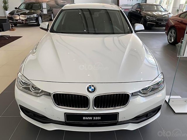 Bán ô tô BMW 3 Series 320i đời 2018, màu trắng, mới 100%
