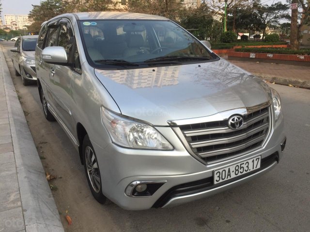 Bán Toyota Innova sản xuất 2015 màu bạc, giá tốt