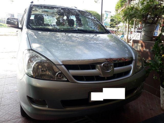 Cần bán gấp Toyota Innova G đời 2006, màu bạc còn mới