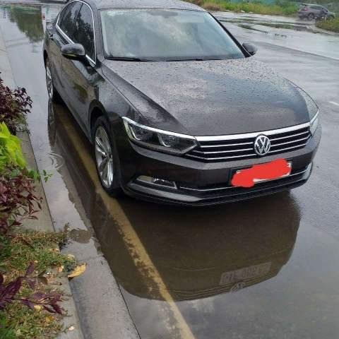 Bán Volkswagen Passat đời 2017, xe nhập, giá tốt0