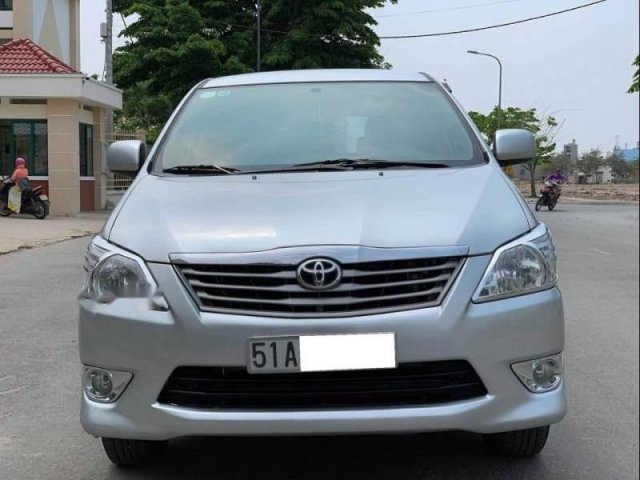 Bán ô tô Toyota Innova V sản xuất năm 2012, màu bạc số tự động