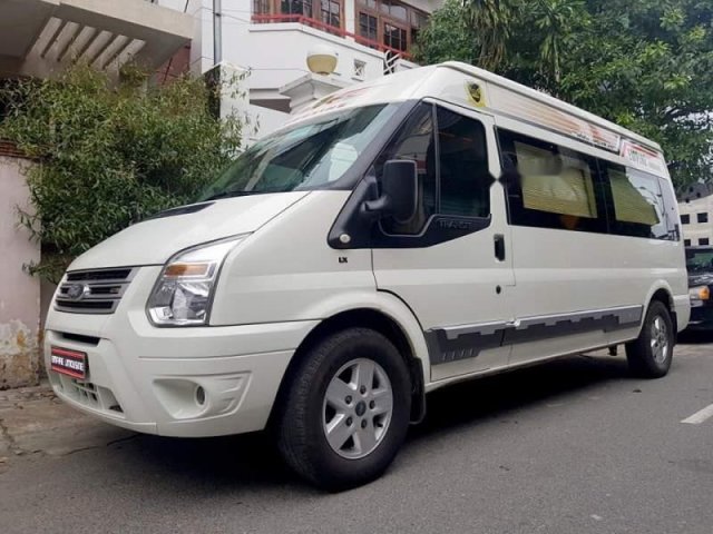 Xe Ford Transit Limousine sản xuất năm 2018, màu trắng còn mới