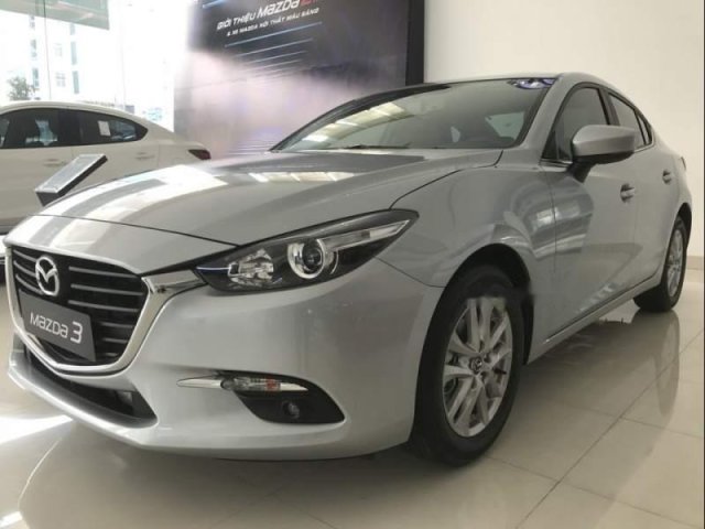 Bán ô tô Mazda 3 năm sản xuất 2019, màu bạc0