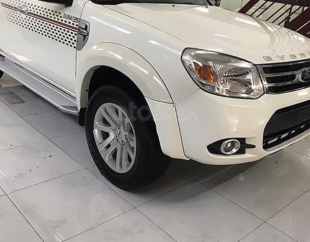 Cần bán Ford Everest 4x2 MT năm 2015, màu trắng, số sàn