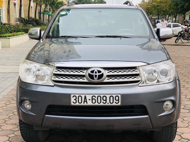 Bán Fortuner 2.5 G năm sản xuất 2009, màu xám